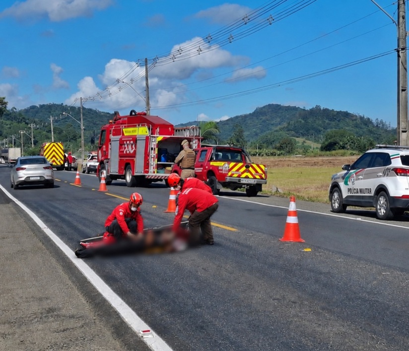 Ciclista é atropelada por carro em Massaranduba