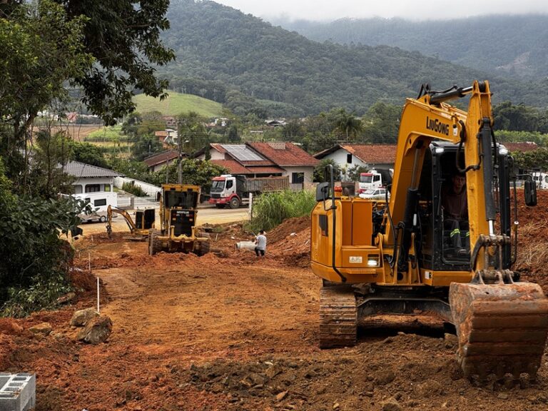 Prefeitura intensifica trabalhos no trecho final da Rua Otto Bauer em Massaranduba